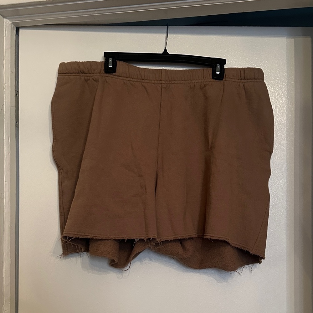 Good American Brown (Putty) Boyfriend Sweatshorts